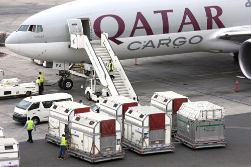 Qatar Airlines loads cargo